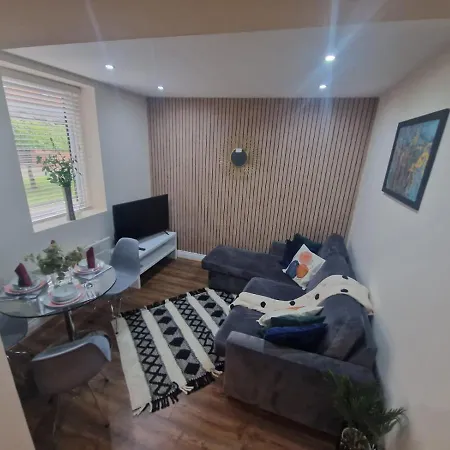 The Hidden Gem Of Leeds With Parking - Sleeps 4 *